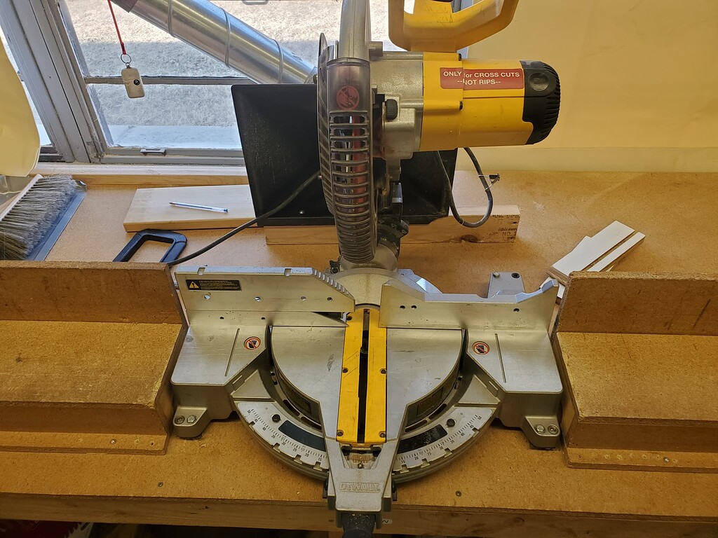 Miter saw Wood Shop MakeICT