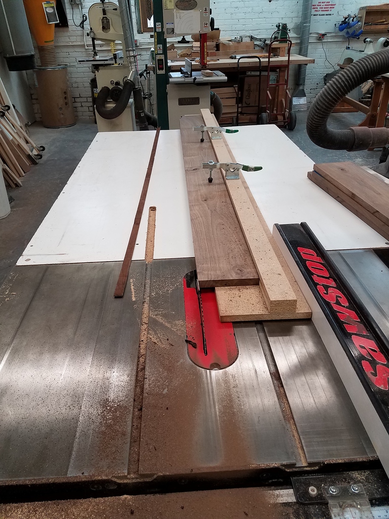 Straight line jig Wood Shop MakeICT